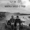 matka siedzi z tyłu